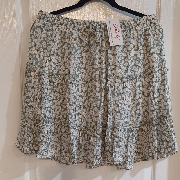alelly Dresses & Skirts - NWT Green and White Floral A-Line Skirt Flowy Skirt Sz XL